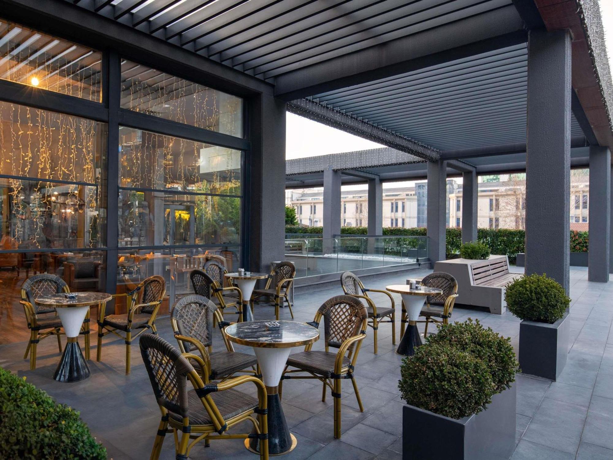 Movenpick Living Istanbul West Hotel Exterior foto